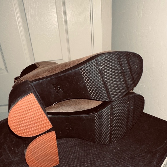 Sorrel Blake Chelsea Ankle Boots - Picture 3 of 8